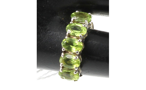 Bague en argent et 5 péridots ovales, po