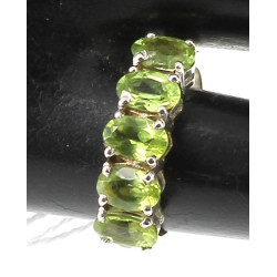 Bague en argent et 5 péridots ovales, po