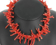 Collier en brins de corail rouge : on y 