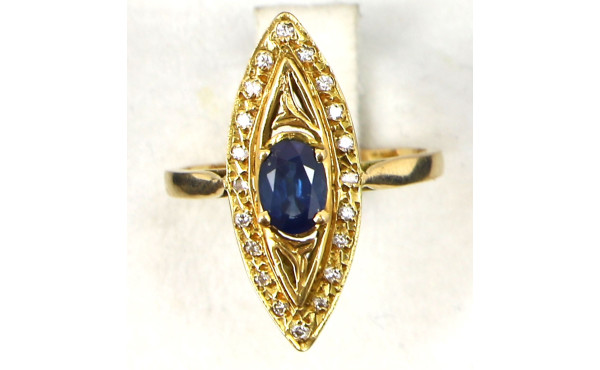 Bague marquise en or jaune, poinçon tête