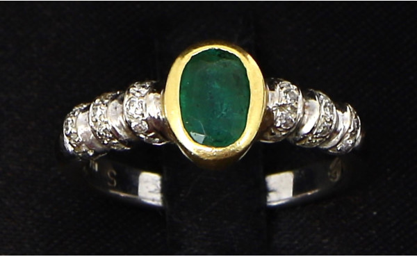 Bague deux ors 750ème sertie d'une émera