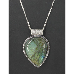 Pendentif en labradorite gravé, monture 