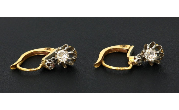 Paire de boucles d'oreilles dormeuses de