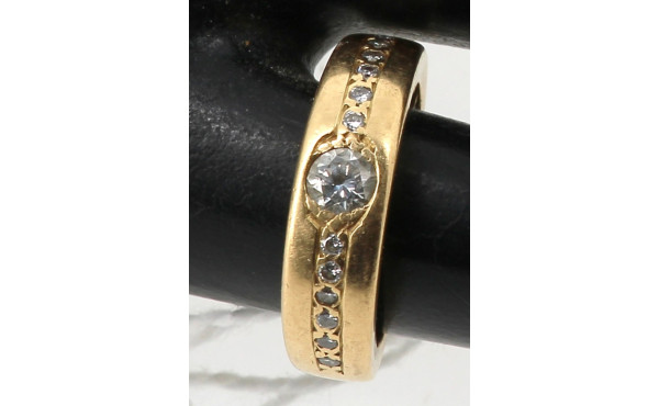 Bague jonc en jaune 18 carats sertie d'u