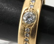 Bague jonc en jaune 18 carats sertie d'u