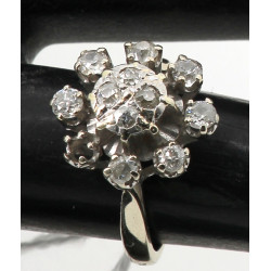 Bague en or gris 18 carats, poinçon tête
