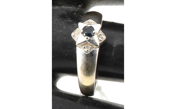 Bague en or 18 carats, poinçon tête d'ai