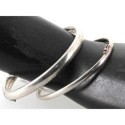 Deux bracelets joncs ouvrant en argent 9