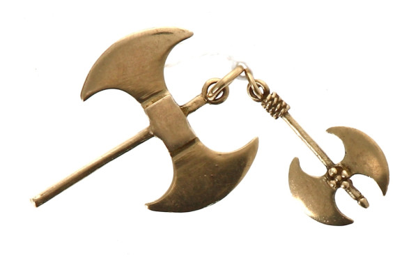 Deux pendentifs doubles haches en or 14 