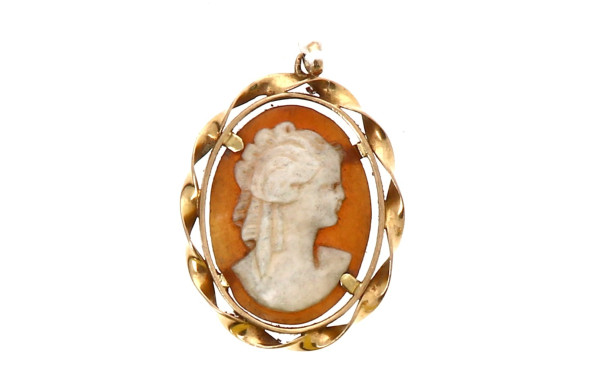 Pendentif en or jaune 18 cts et camée co
