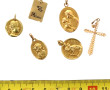 4 médailles religieuses, un pendentif cr