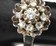 Bague en or gris 18 cs, poinçonnée tête 