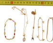 Lot de 7 bijoux en métal doré (pendentif