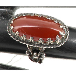 Bague en argent sertie d'un cabochon cou