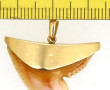 Dent de requin montée en pendentif, or j