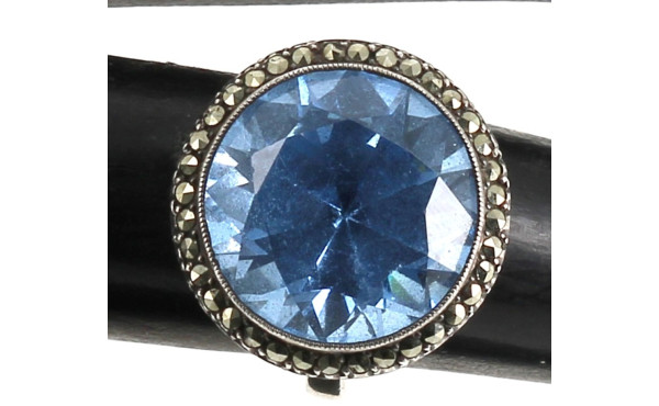 Bague ancienne en argent, sertie d'un st