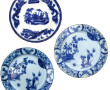 Trois assiettes en faïence fine français