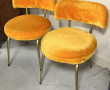 2 chaises en fausse fourrure orange des 