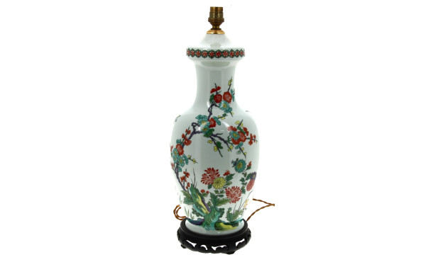Pied de lampe en porcelaine à décor d'oi