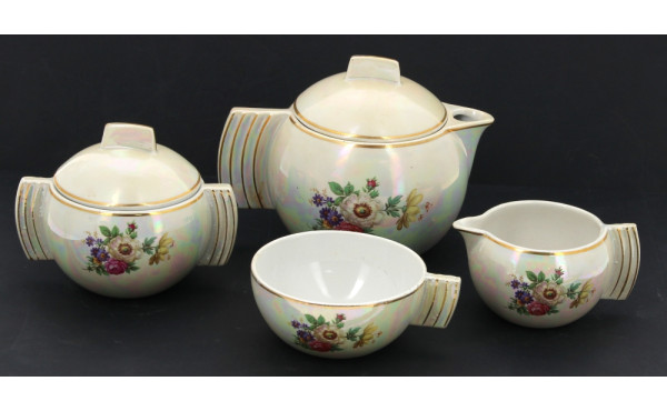 Service égoïste en porcelaine nacré et o