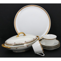 Lot de pièces en porcelaine blanche et o