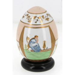 Œuf décoratif en porcelaine polychrome e