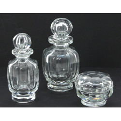 BACCARAT - Deux flacons (H 15,5 et 17 cm