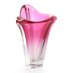 Vase en verre teinté rose, H 20 cm