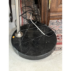 Lampadaire déporté à base circulaire en 