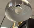 Lampadaire déporté à base circulaire en 