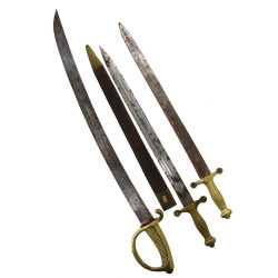 Un sabre briquet et 2 glaives, époque mi