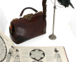 Lot comprenant un sac à main ancien, un 
