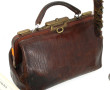 Lot comprenant un sac à main ancien, un 