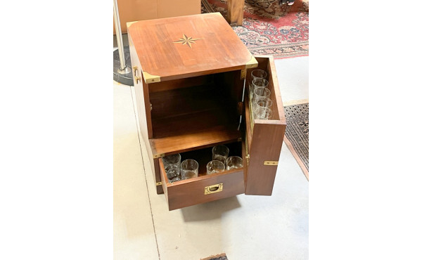 Meuble-bar style marine en acajou et lai