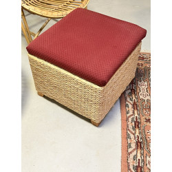 Pouf en tressage formant coffre, assise 