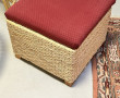 Pouf en tressage formant coffre, assise 