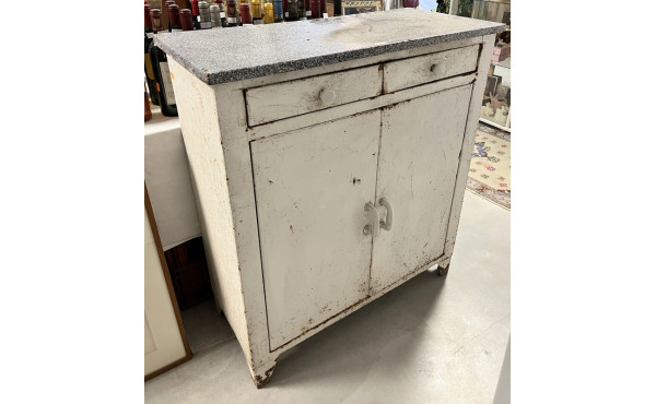 Meuble de cuisine en métal peint en blan