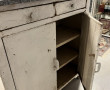 Meuble de cuisine en métal peint en blan