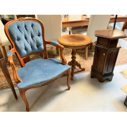 Lot comprenant un fauteuil cabriolet en 