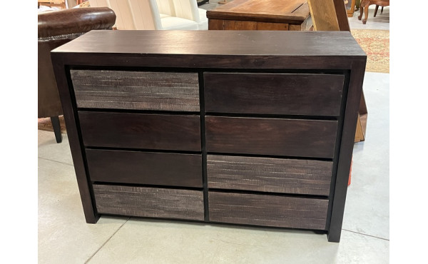 Commode moderne ouvrant à plusieurs tiro