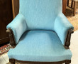 Fauteuil de style Louis XVI recouvert d'