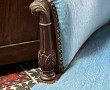 Fauteuil de style Louis XVI recouvert d'