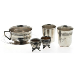 Tasse et sous-tasse en métal argenté chi