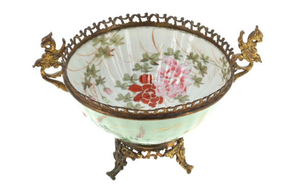 JAPON - Coupe en porcelaine à décoR flor