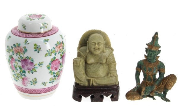 Bouddha assis en pierre verte et pierre 