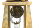 Pendule à décor d'un sphinx couché, dans
