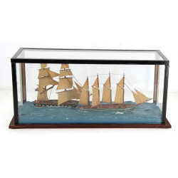 DIORAMA - Deux voiliers en mer, H 16 x L