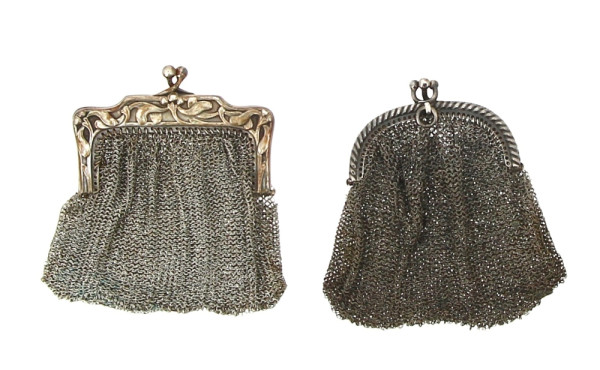 Deux porte-monnaie en argent et maille d