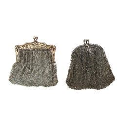 Deux porte-monnaie en argent et maille d