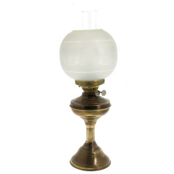 Lampe à pétrole en laiton avec son globe